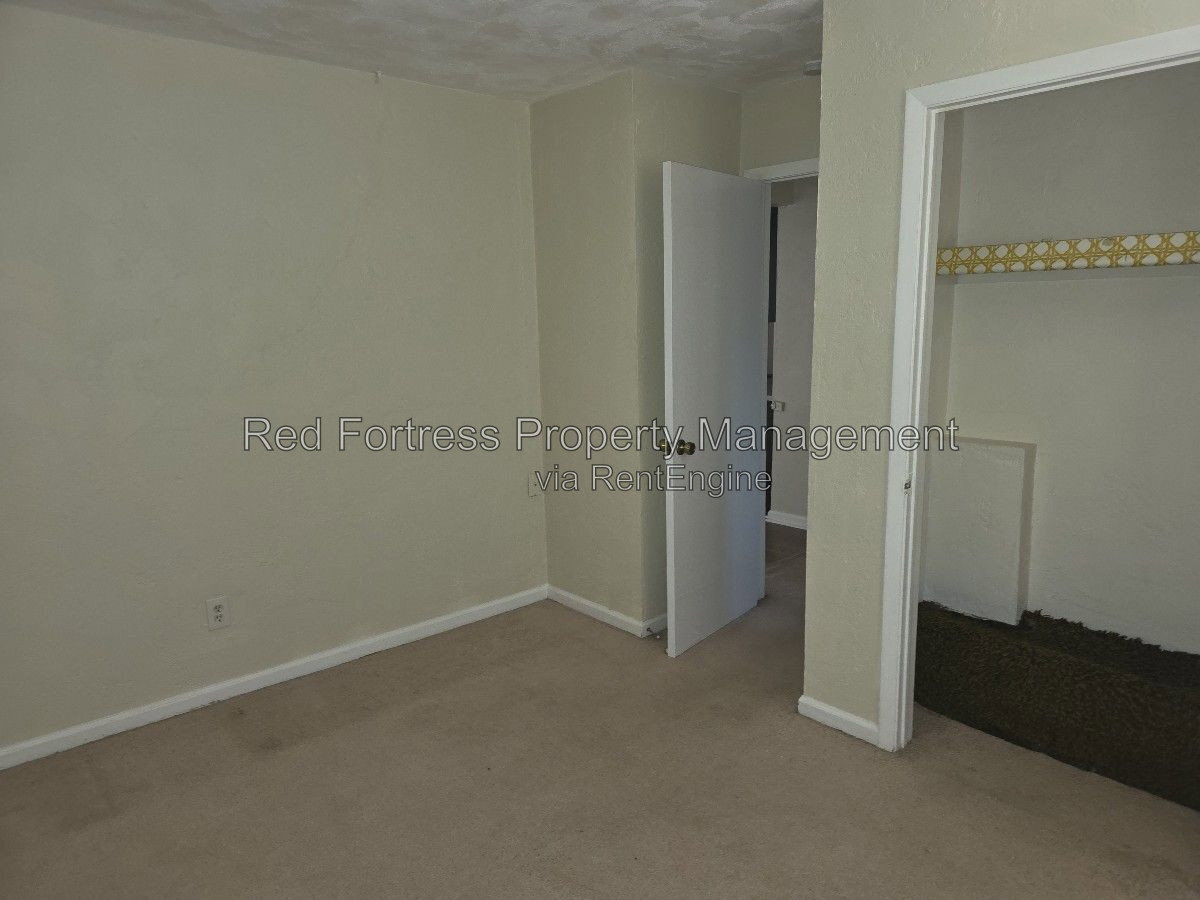 Building Photo - 718 Karlov St