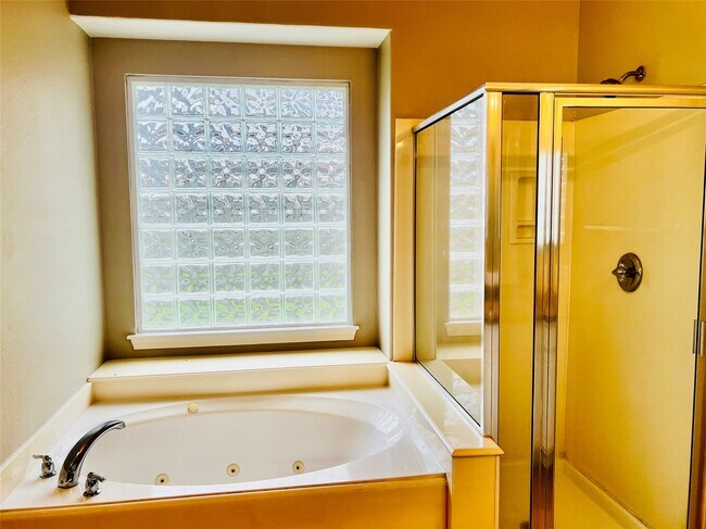 Building Photo - 18215 Linden Forest Ln