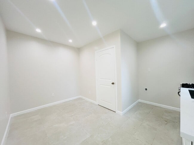 Building Photo - Sylvan Apartments