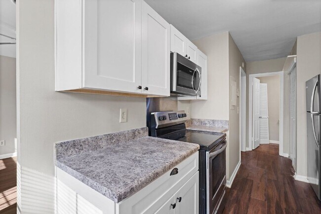 Building Photo - 1301 Neelys Bend Rd