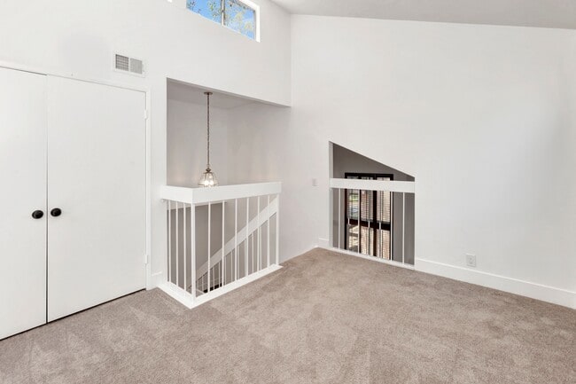 Building Photo - 24946 Ravenswood