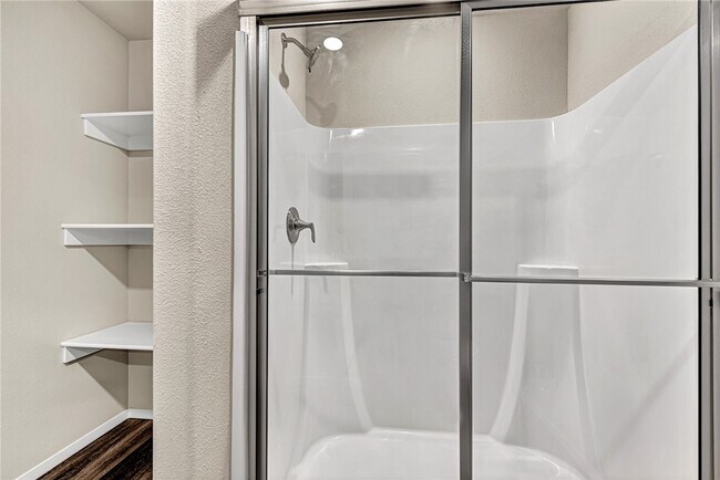 Building Photo - 103 W Gillian Ave