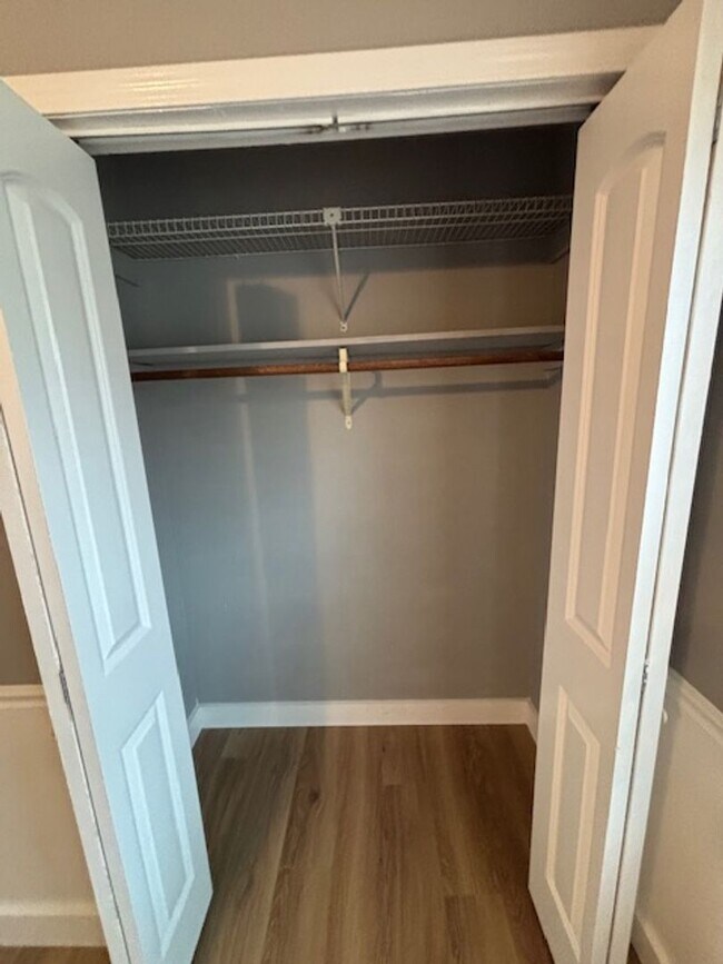 Building Photo - Updated Remodeled Large Open Split-Level Home with Full Finished Basement!