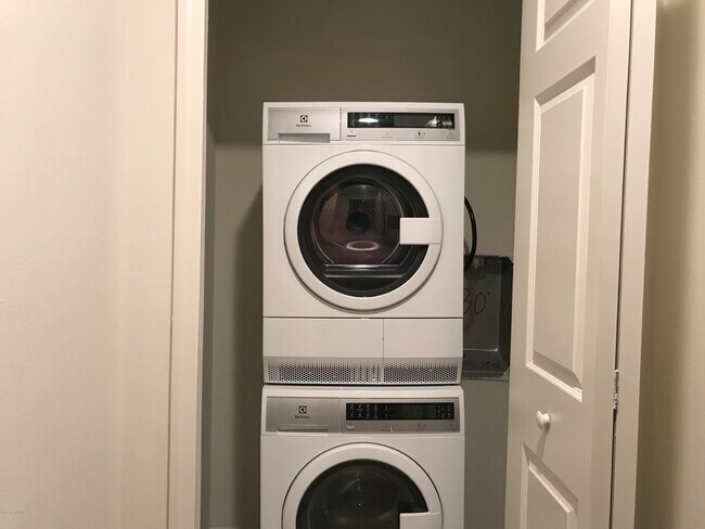 Building Photo - 4017 Meander Pl