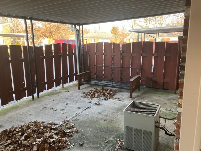 Building Photo - 831 Clareridge Ln