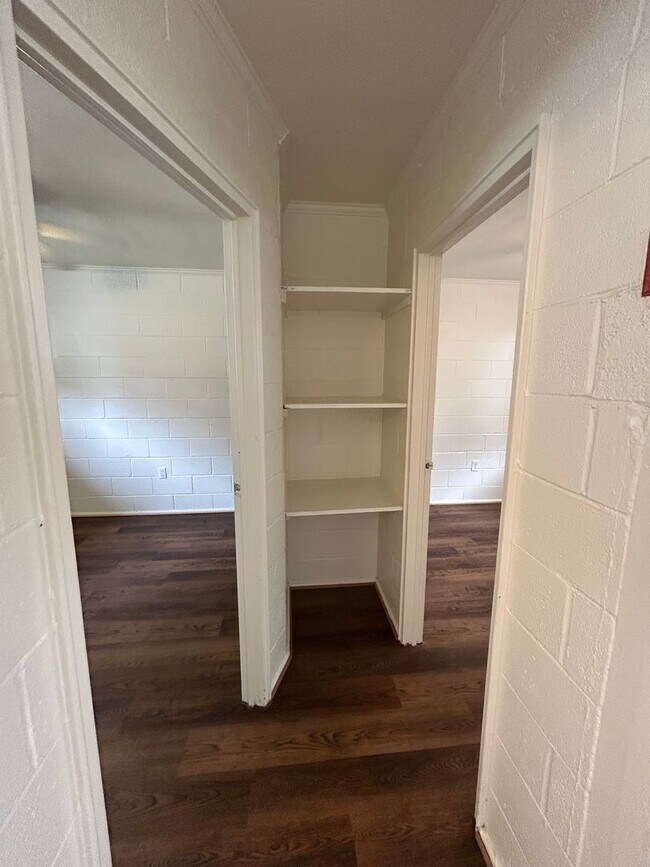 Building Photo - 815-15 1/2 15th Half St