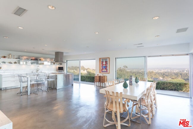 Building Photo - 1230 Shadow Hill Way