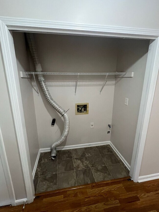 Building Photo - 3028 Dale Ct