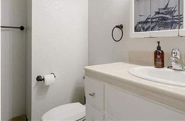 Building Photo - 8860 La Riviera Dr
