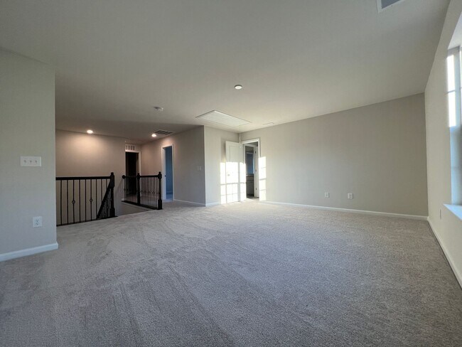Building Photo - 5bd 4.5bath like brand new SFH in Palisades