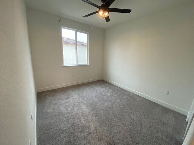 Building Photo - Gorgeous 3 bedroom 2.5 bath home in Northlake community