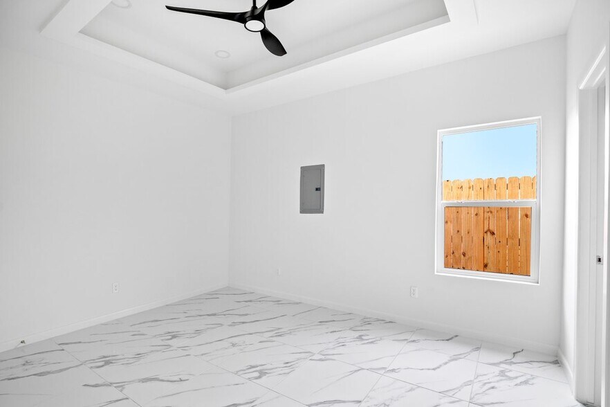 Building Photo - 11502 N 24th Ln