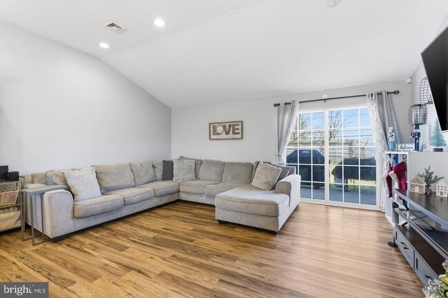 Building Photo - 62 Oldbrook Rd