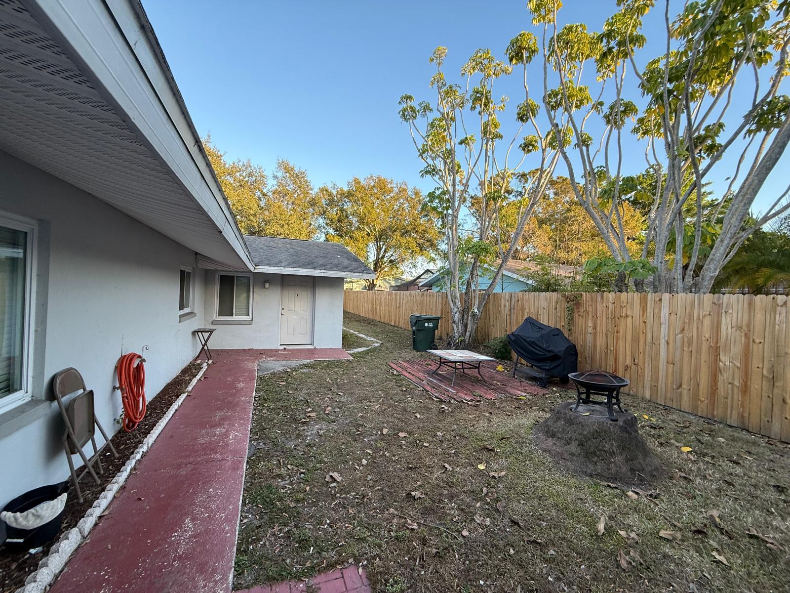 Building Photo - 915 Lake Palms Dr