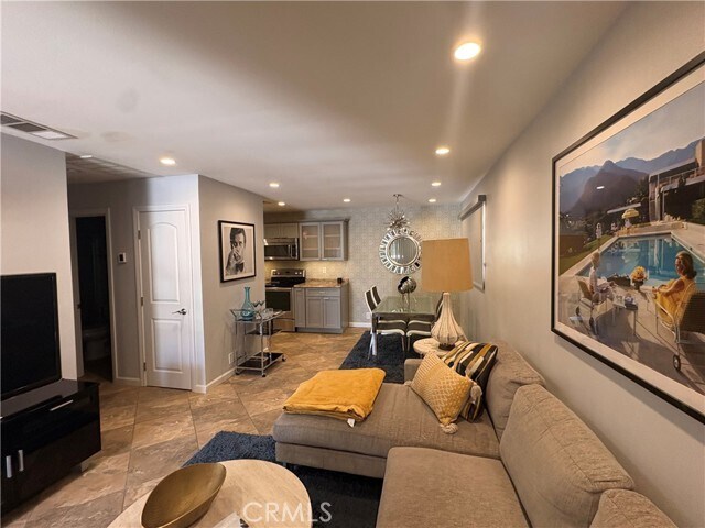 Building Photo - 510 N Villa Ct