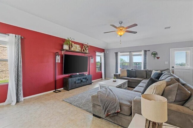 Building Photo - 1104 Hillrose Dr