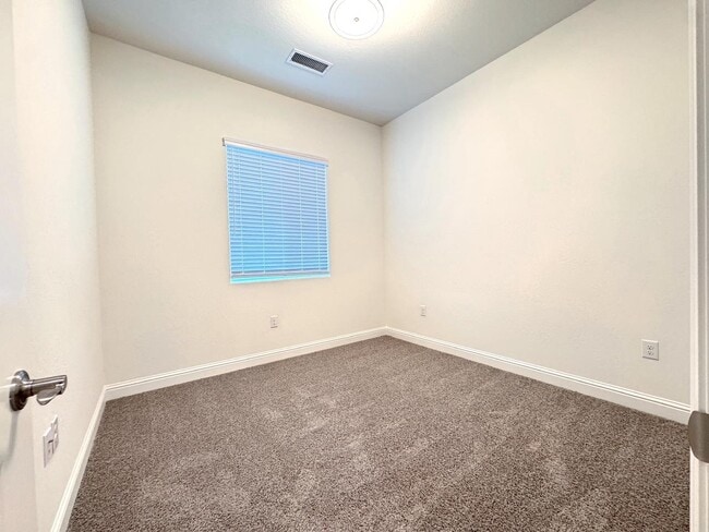 Building Photo - 2042 Daffodil St