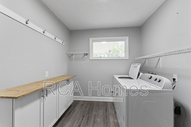 Building Photo - 2292 W 67th St