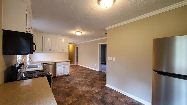Building Photo - 180 N Burson Ave