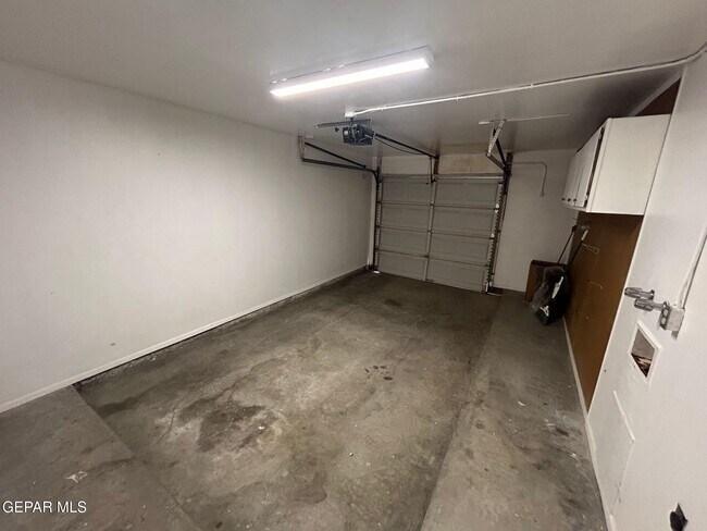 Building Photo - 3601 Okeefe Dr
