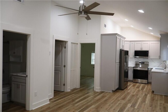 Building Photo - 5120 Railroad Ave