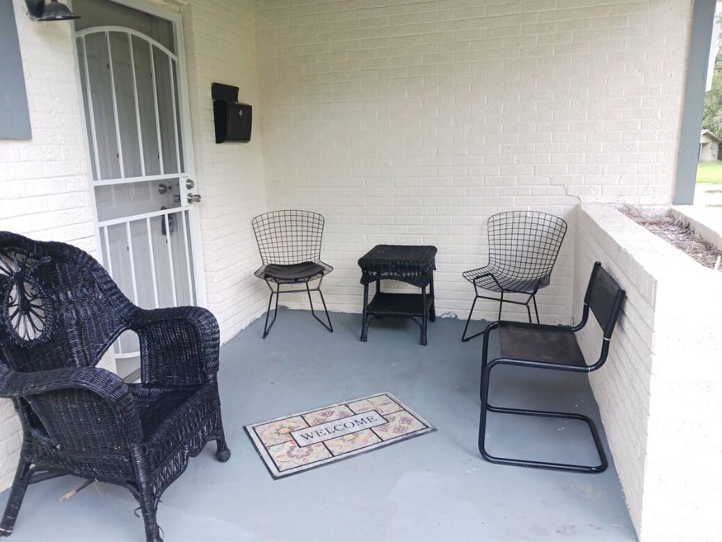 Building Photo - 4105 Azalea Dr