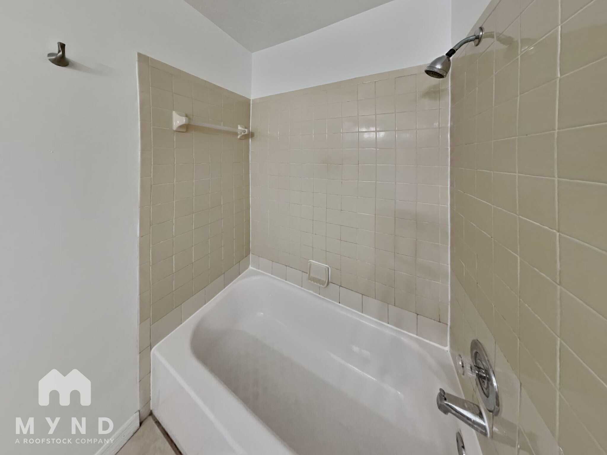 Building Photo - 1942 Peoria St