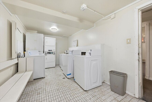 Building Photo - Renovated 1BR Condo | Community Clubhouse, Pool, Gym & Courts | $1,000
