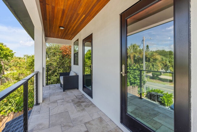 Building Photo - 1707 N Peninsula Ave