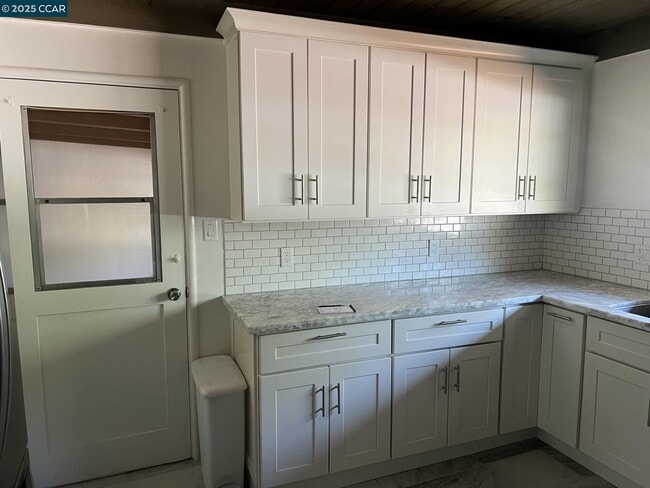 Building Photo - 760 Rosewood Dr