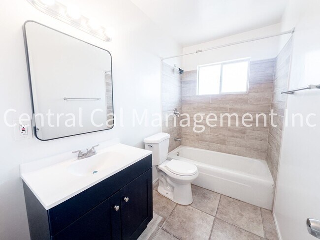 Building Photo - 611 Wilson Ave