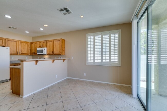 Building Photo - 6290 Majestic Hills Ave