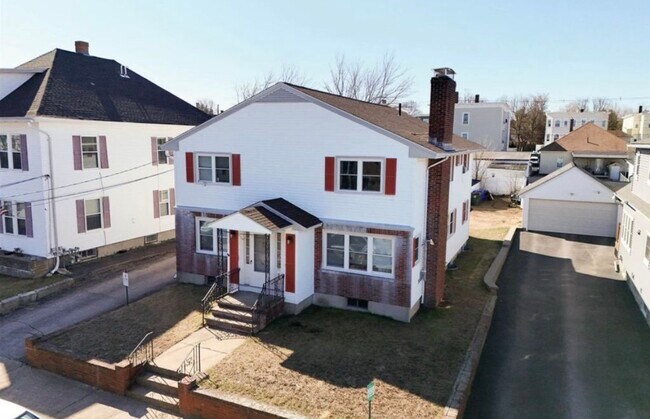 Building Photo - 747 Silver St