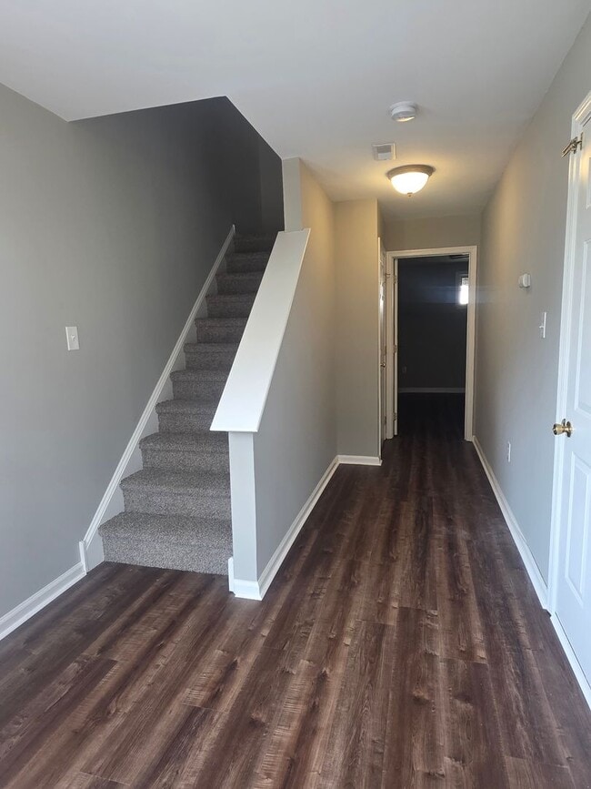 Building Photo - End Unit Townhouse in Brennan Estates- 2 B...