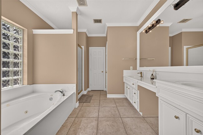 Building Photo - 1715 Lake Quitman Dr