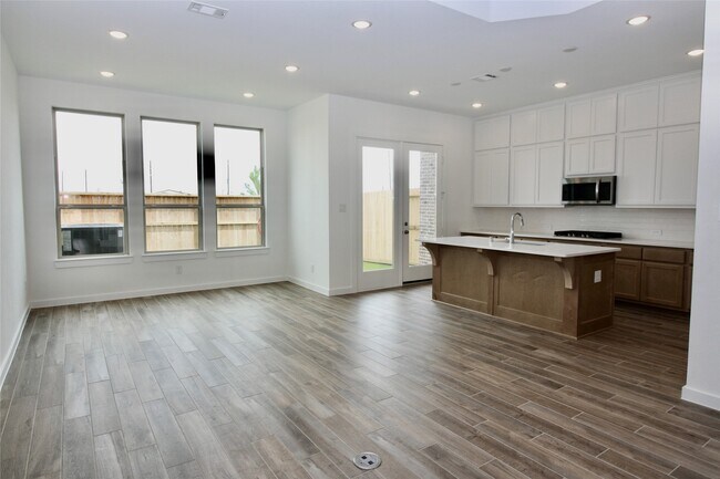 Building Photo - 6527 Scarlet Pond Ln