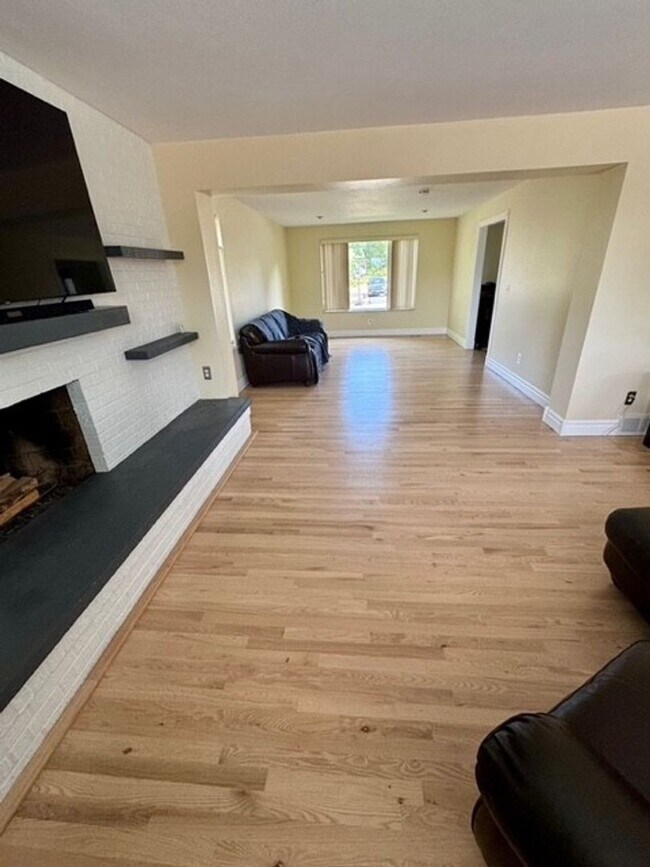 Building Photo - Spacious 4-Bedroom House Near Open Space in Heatherwood, Boulder