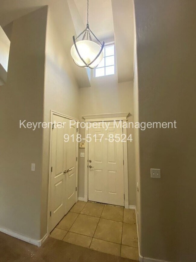 Building Photo - 3-Bed, 2-Bath Large Home in Claremore