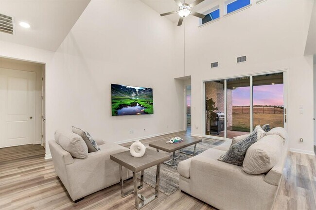 Building Photo - 737 Leeward Pass