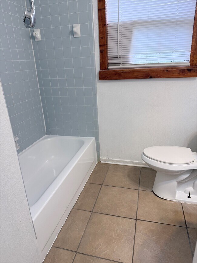 Building Photo - 6430 Garden Canyon Dr