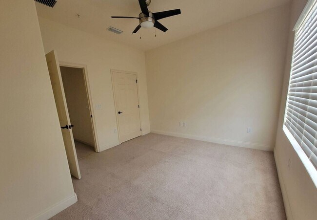 Building Photo - 4/2.5 TOWNHOME VILLA in Waterstone-Davenpo...
