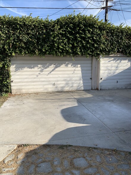 Building Garage Spaces - 822 S Curson Ave
