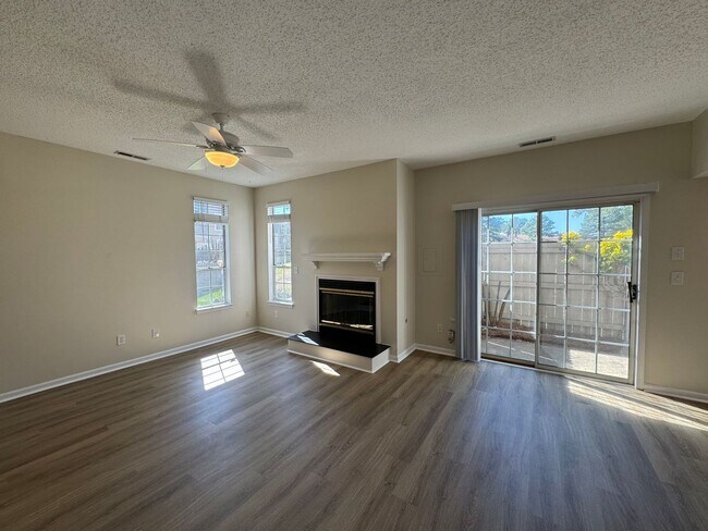 Building Photo - Welcome to this beautifully renovated detached condo!