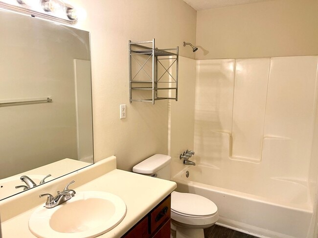 Building Photo - 310 S Jeff Davis Dr
