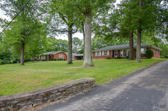 Building Photo - West Meade Single Family Home Close to Nashville West Shopping Center