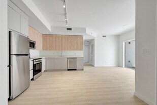 Building Photo - 1211 17th Ave N