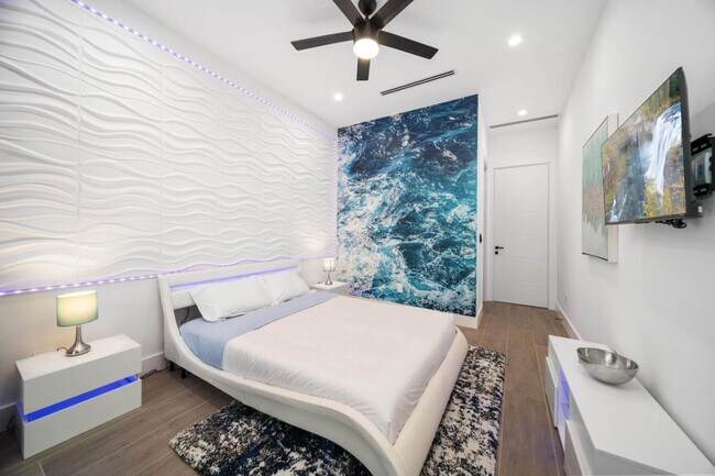 Building Photo - 547 NE 16th Ave