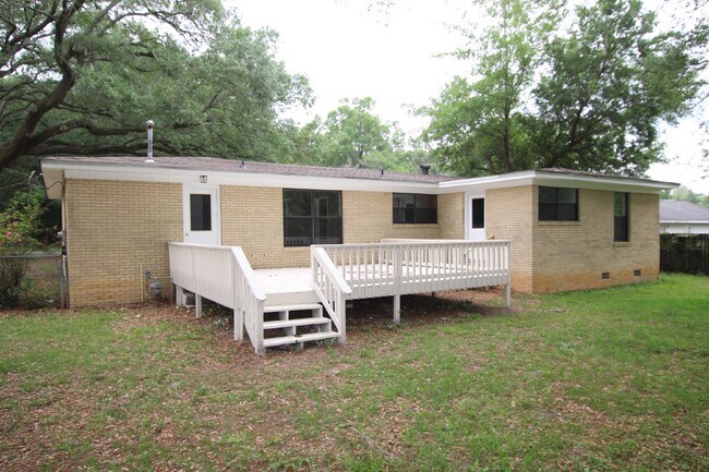 Building Photo - Available Now – 3BR/2BA Home Near HWY 90, ...