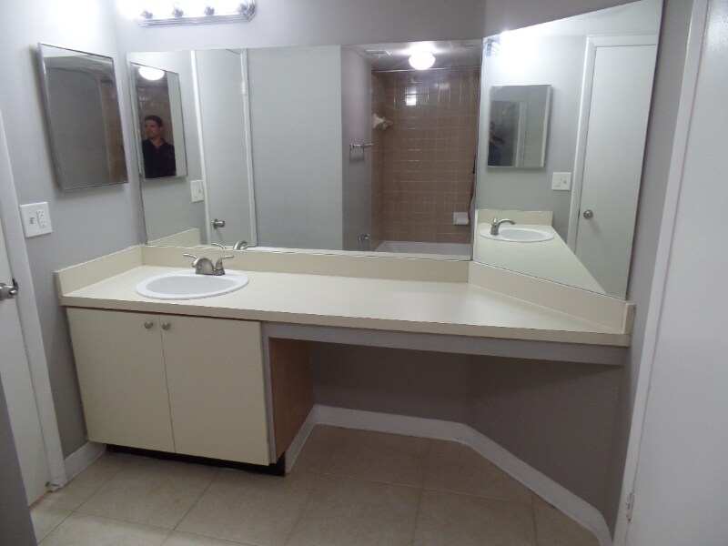 Building Photo - 2850 N Oakland Forest Dr