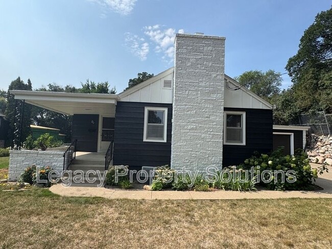 Primary Photo - 720 N Bell St